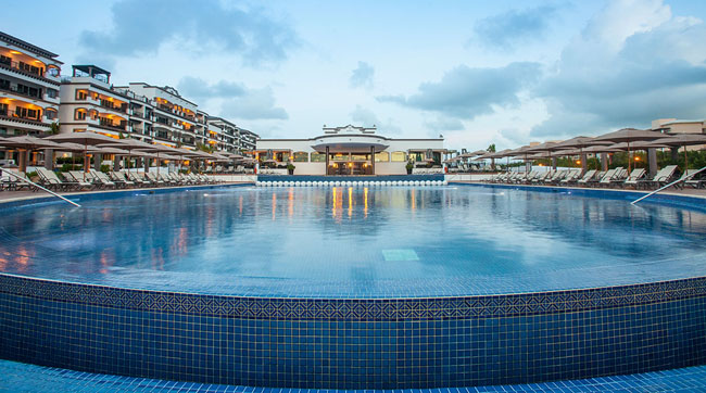 The infinity pool at the Grand Residences Riviera Cancun.