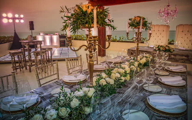 Couples can choose from a variety of food and beverage options for their reception including a marimba brunch with traditional Mexican food.