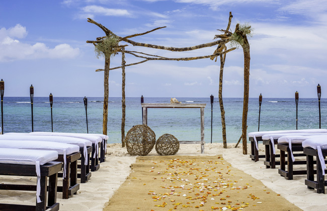 Oasis Hotels & Resorts' Mayan ceremony takes place at a special wedding location on the beach.