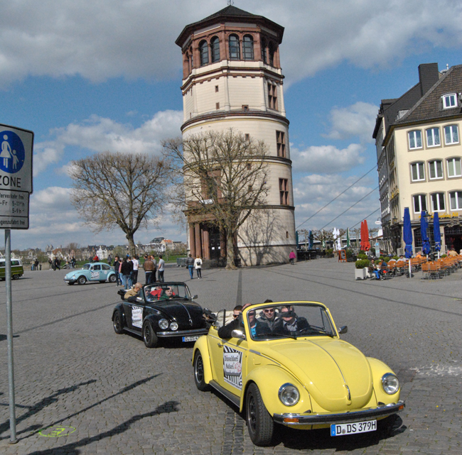 Dusseldorf Safari offers 90- to 150-minute guided sightseeing tours through Dusseldorf, Germany in historic VWs. 