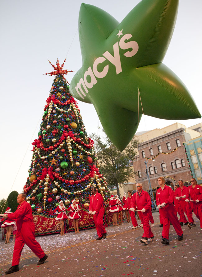 Universal Orlando Resor holiday festivities include the 15th annual Macy’s Holiday Parade.