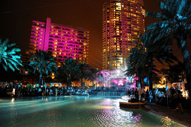 Fontainebleau Miami Beach's Ultimate VIP package for New Year's Eve includes the best table for Justin Bieber’s New Year’s Eve poolside performance.