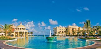At IBEROSTAR’s all-inclusive resorts, families and couples enjoy world-class dining, entertainment and spacious accommodations.