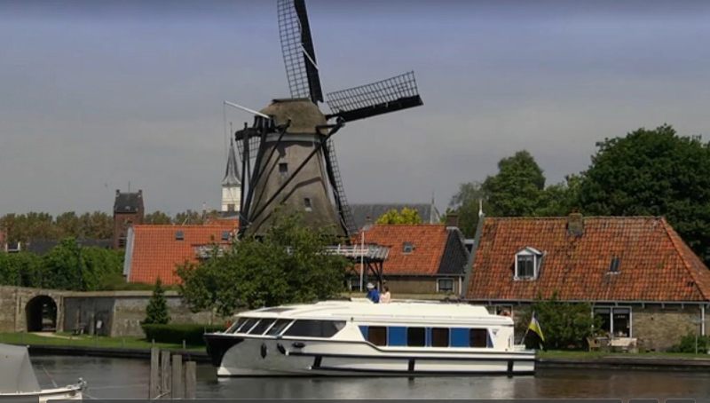 Le Boat Self-Drive Cruiser in Holland.