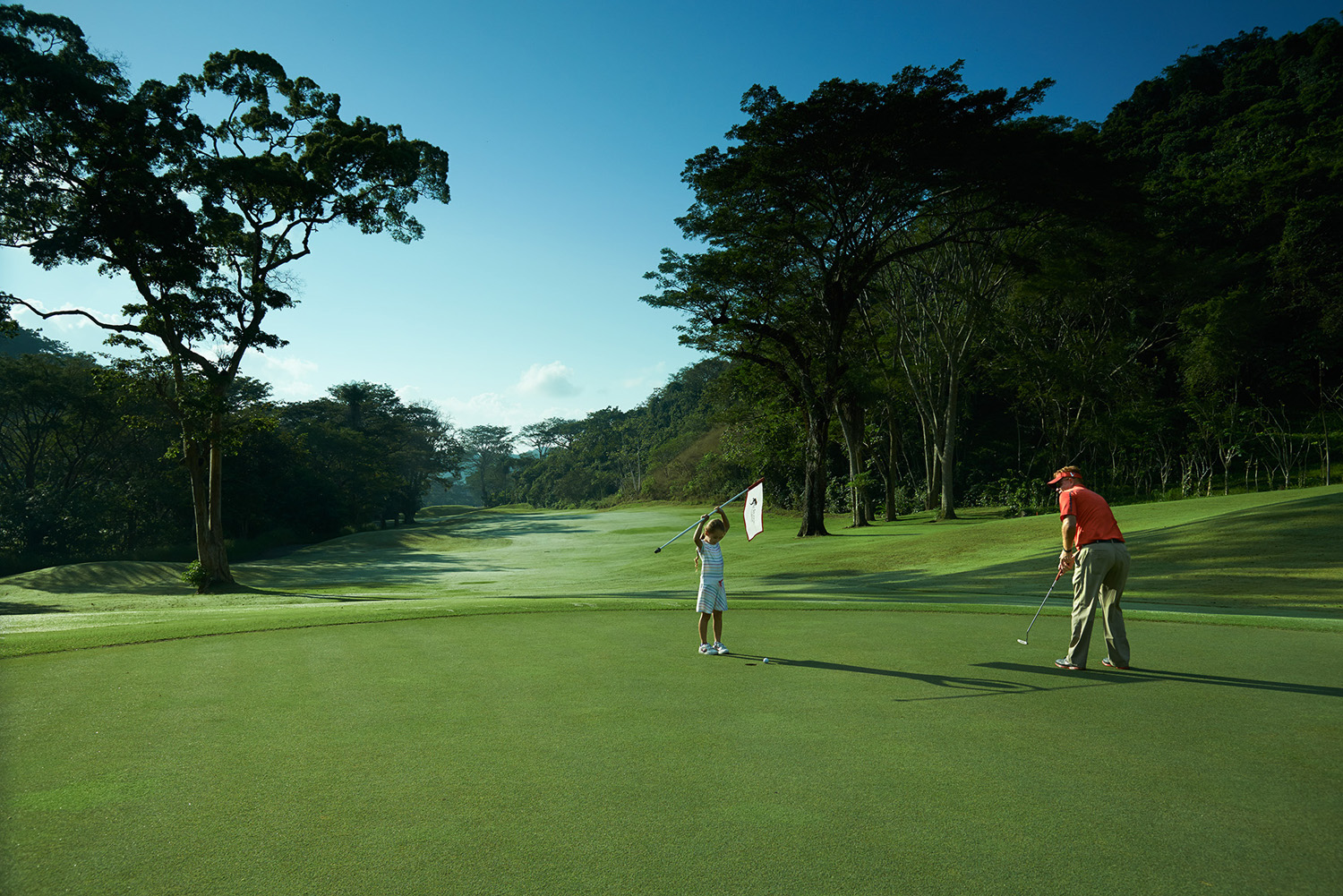 Los Sueños Marriott Ocean & Golf Resort in Costa Rica offers complimentary Spanish lessons, gallo pinto classes and golf.