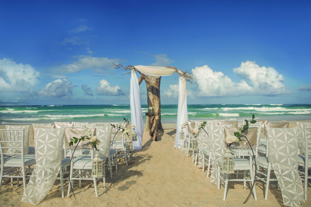 Couples can opt for the Driftwood Romance ceremony at the Hard Rock Hotels All-Inclusive Resorts.