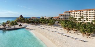Agents can double their AMRewards points when booking clients at this Dreams Puerto Aventuras Resort & Spa throughout January. (Photo credit: Dreams Resorts & Spas)