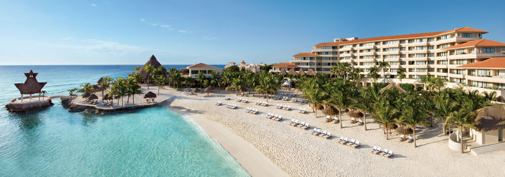 Agents can double their AMRewards points when booking clients at this Dreams Puerto Aventuras Resort & Spa throughout January. (Photo credit: Dreams Resorts & Spas)