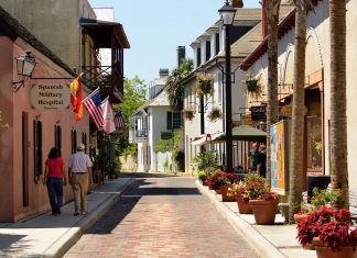The Undiscovered Florida guide introduces readers to cities like St. Augustine, America's oldest permanent European settlement.