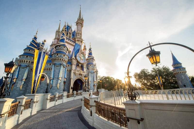 New Crest on Cinderella's Castle Celebrates 50th Anniversary - Recommend